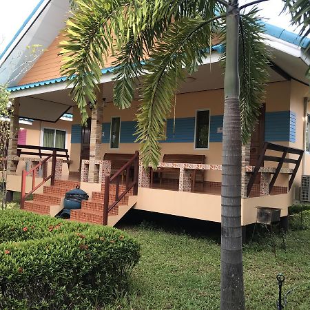 Sangtong Beach Resort Laem Sing Exterior foto