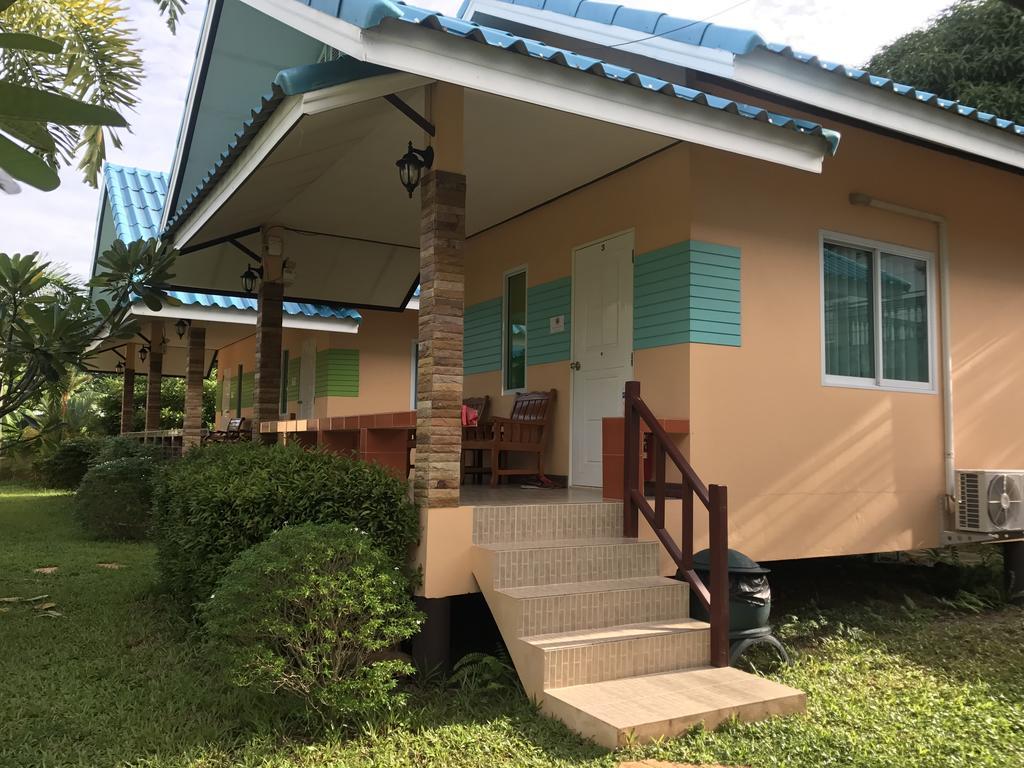 Sangtong Beach Resort Laem Sing Exterior foto