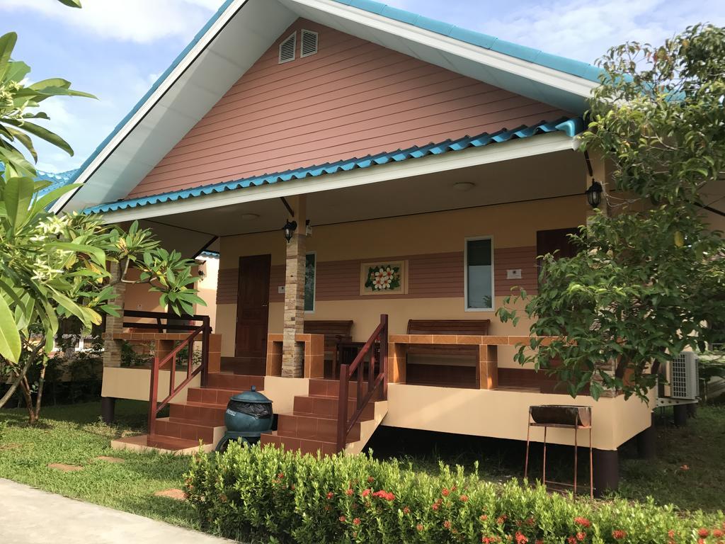 Sangtong Beach Resort Laem Sing Exterior foto