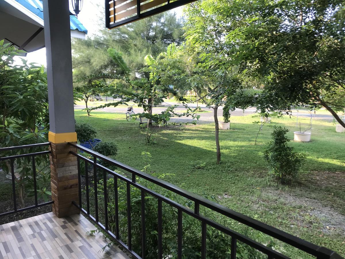 Sangtong Beach Resort Laem Sing Exterior foto