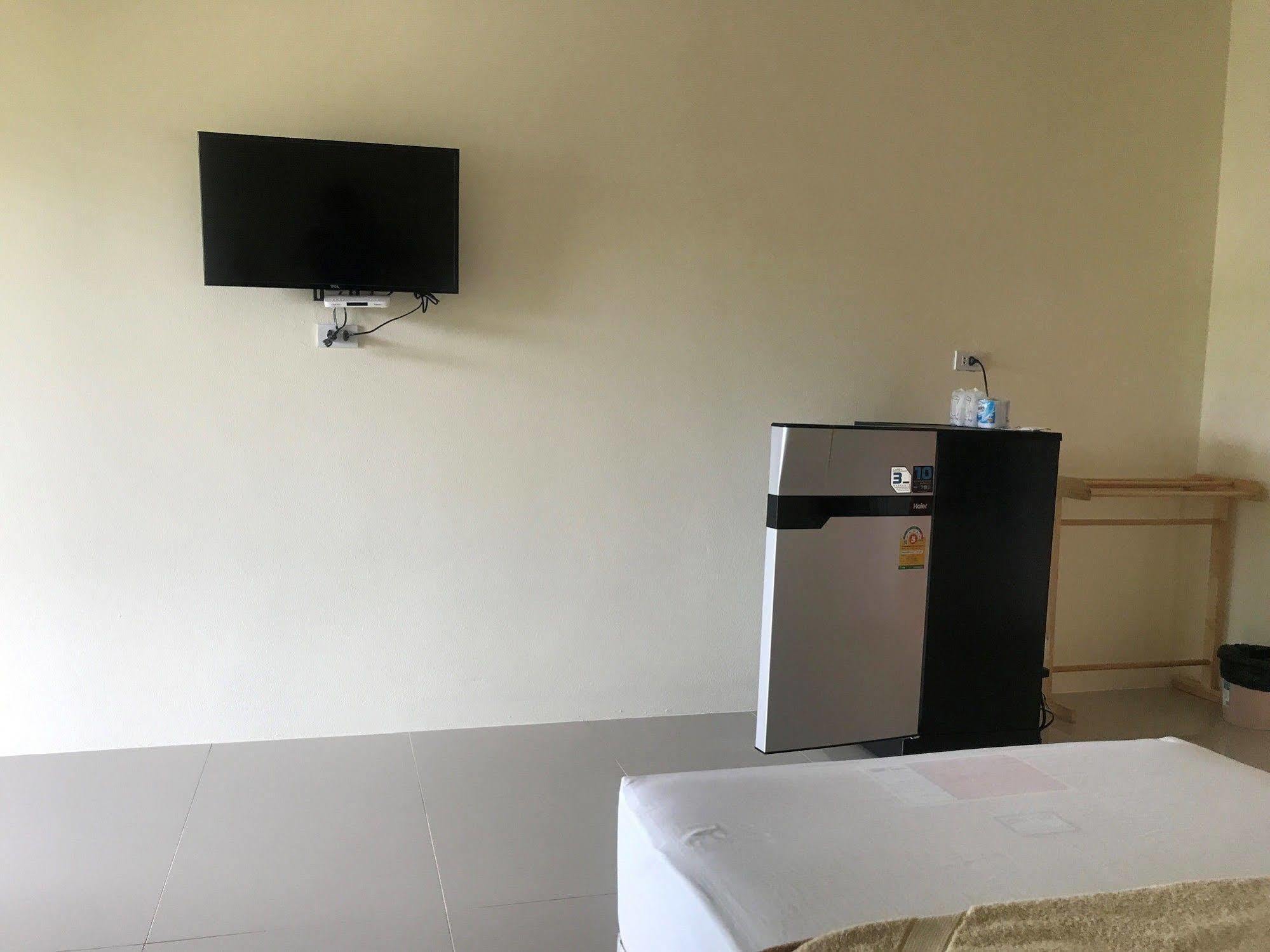 Sangtong Beach Resort Laem Sing Exterior foto