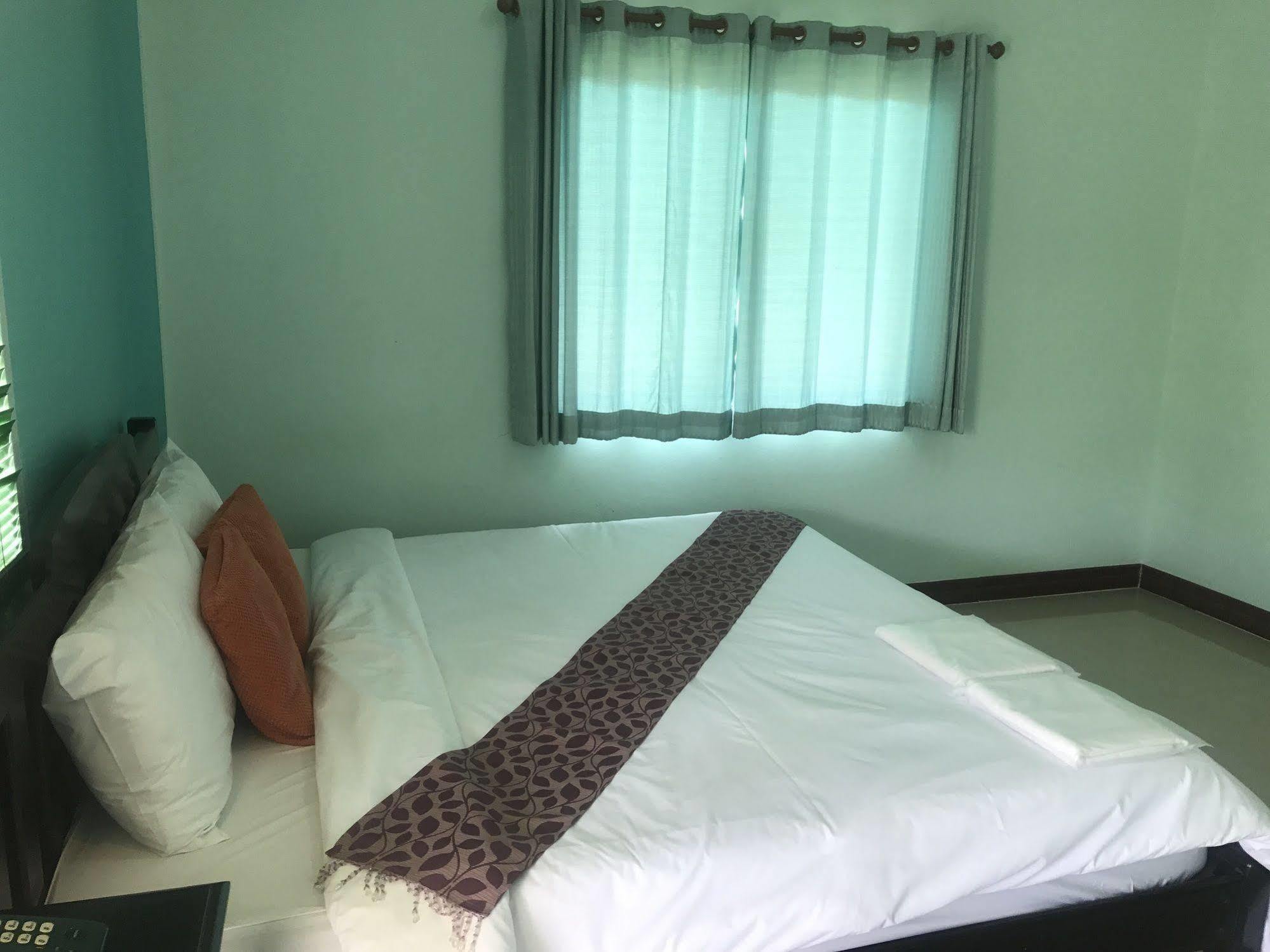 Sangtong Beach Resort Laem Sing Exterior foto