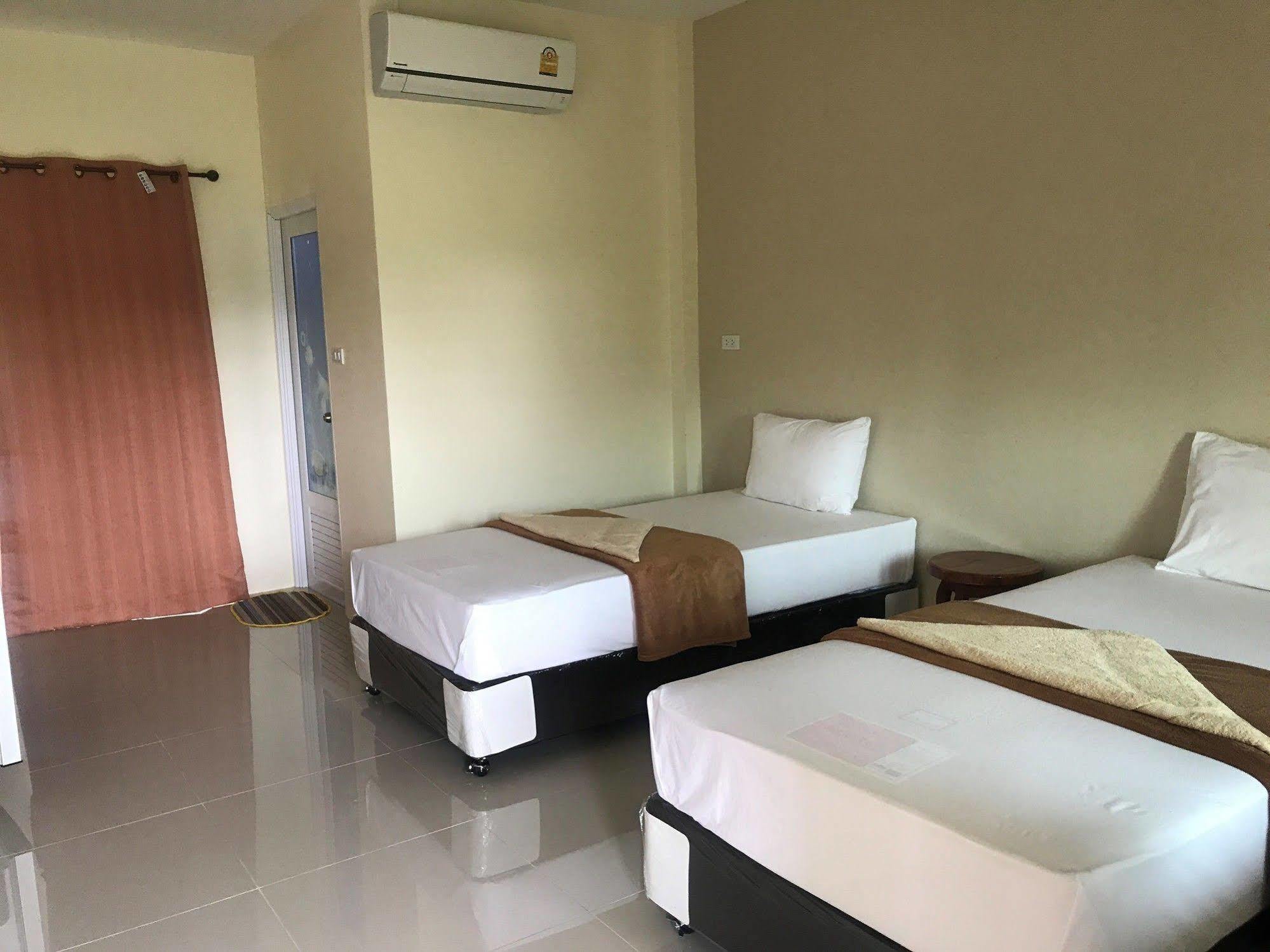 Sangtong Beach Resort Laem Sing Exterior foto
