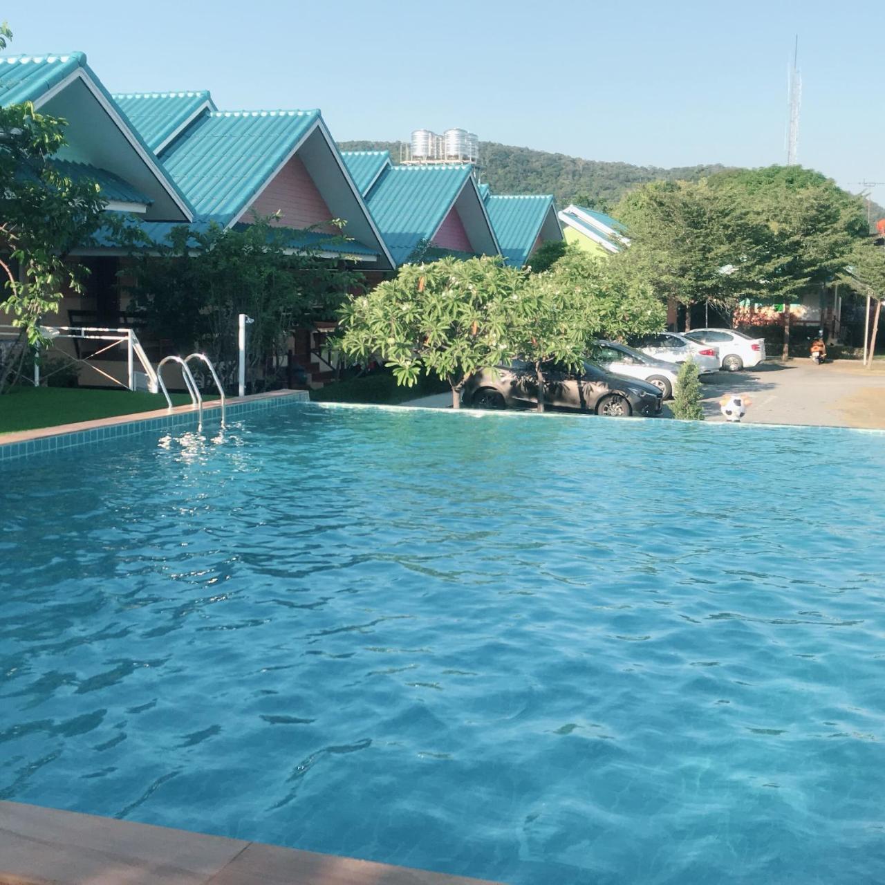 Sangtong Beach Resort Laem Sing Exterior foto