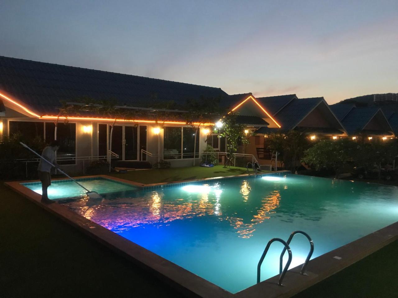 Sangtong Beach Resort Laem Sing Exterior foto