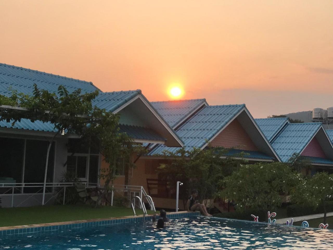 Sangtong Beach Resort Laem Sing Exterior foto